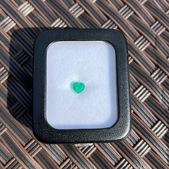 Natural Colombian 💍Emerald 1.08carats heart faceted - Picture 12 of 12